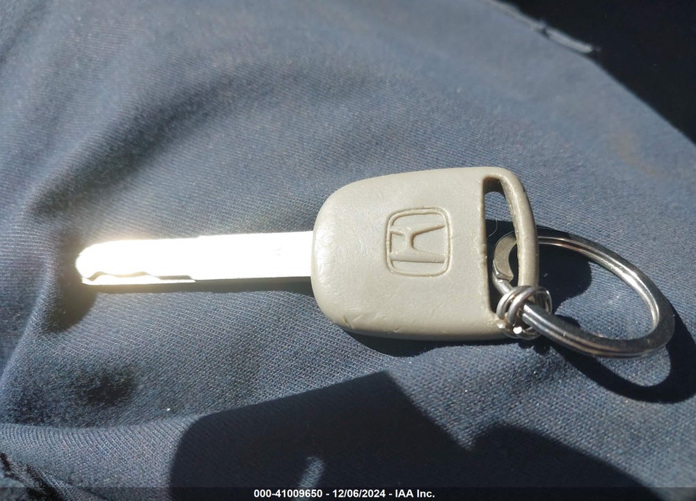 2010 HONDA CIVIC LX VIN: 2HGFA1F51AH519248