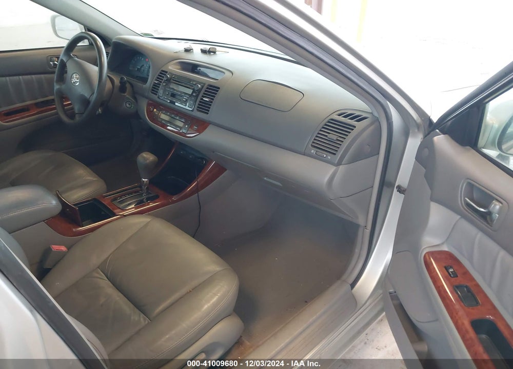 2002 TOYOTA CAMRY XLE VIN: 4T1BE32K92U590183