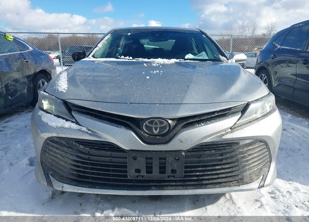 2018 TOYOTA CAMRY LE VIN: 4T1B11HK4JU565407