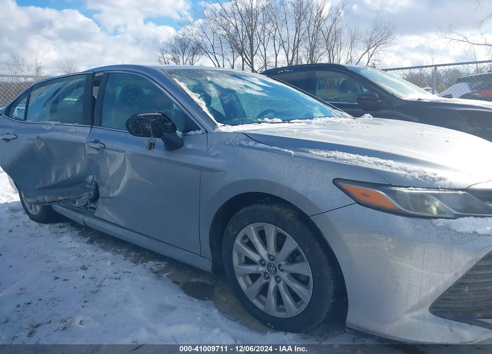 2018 TOYOTA CAMRY LE VIN: 4T1B11HK4JU565407