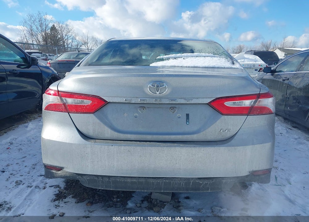 2018 TOYOTA CAMRY LE VIN: 4T1B11HK4JU565407