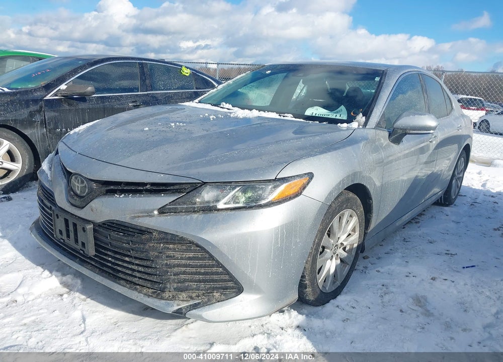 2018 TOYOTA CAMRY LE VIN: 4T1B11HK4JU565407