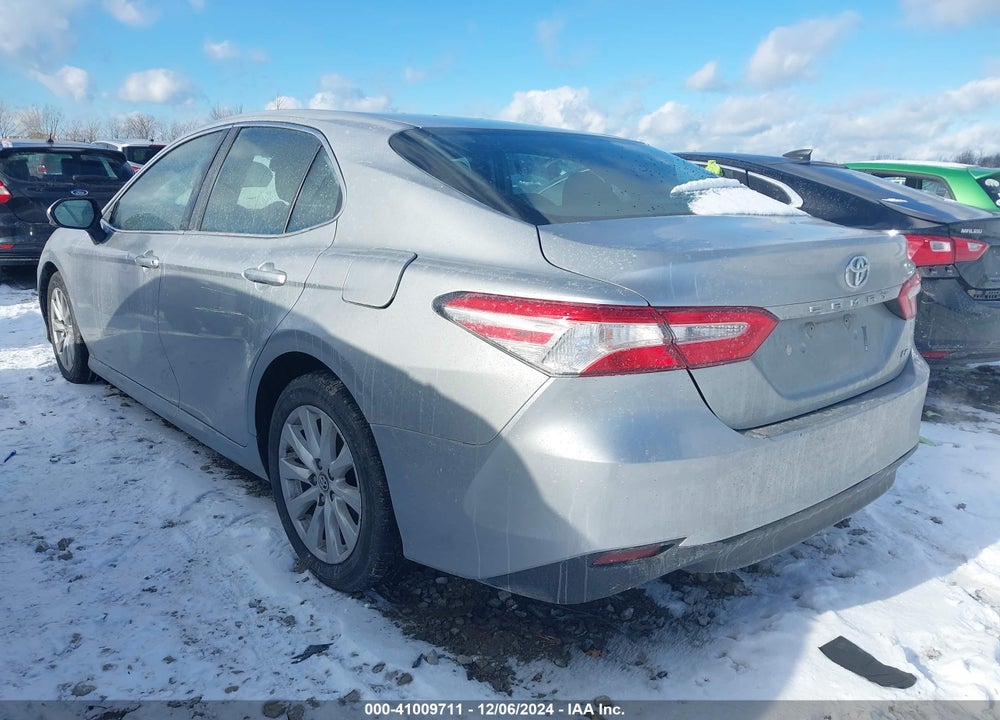 2018 TOYOTA CAMRY LE VIN: 4T1B11HK4JU565407