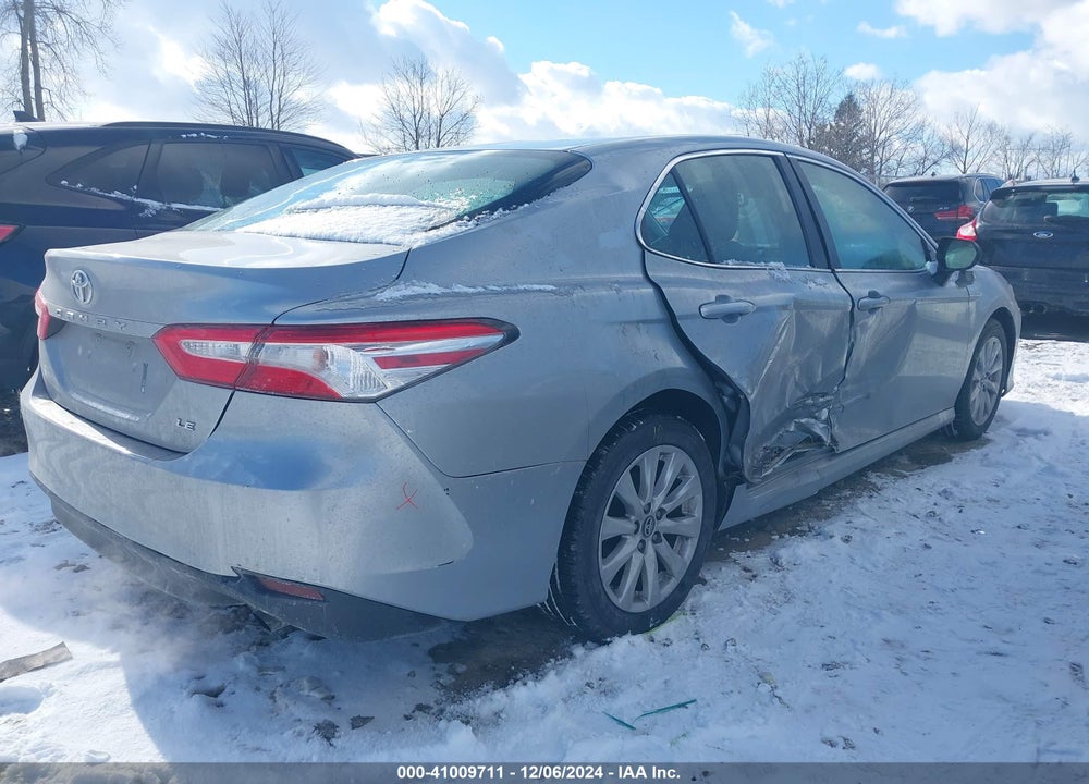 2018 TOYOTA CAMRY LE VIN: 4T1B11HK4JU565407