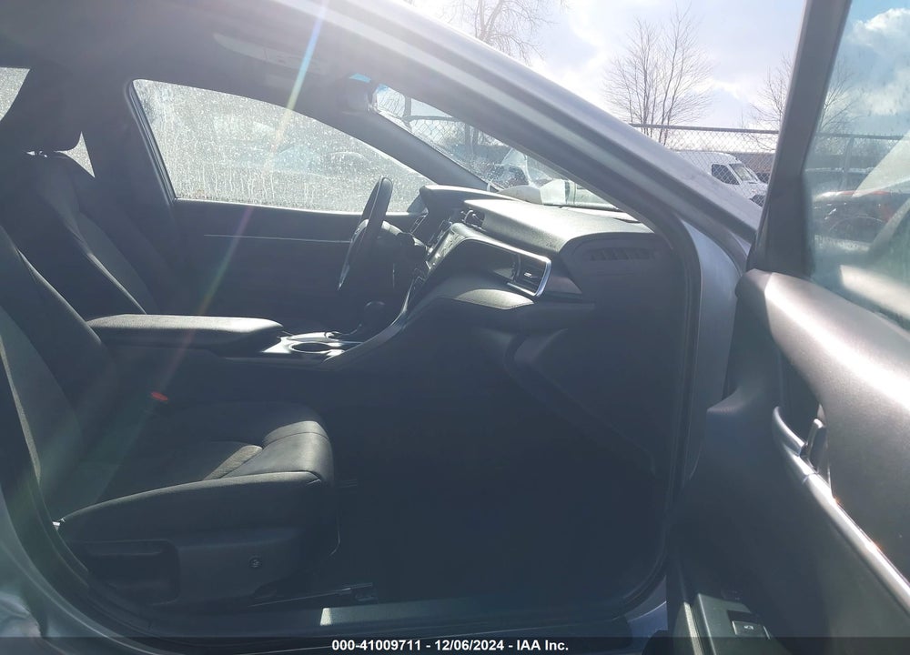 2018 TOYOTA CAMRY LE VIN: 4T1B11HK4JU565407