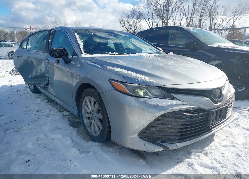2018 TOYOTA CAMRY LE VIN: 4T1B11HK4JU565407