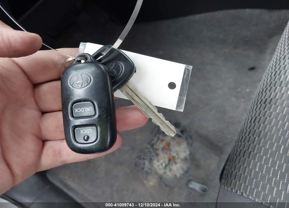 2005 TOYOTA RAV4 VIN: JTEGD20V250069219