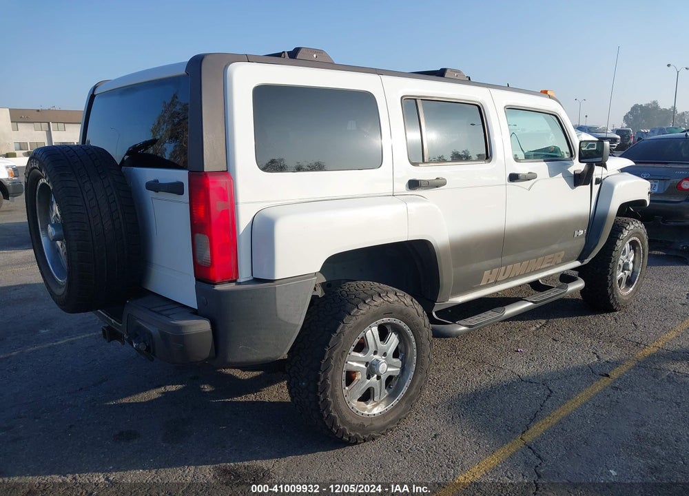 2006 HUMMER H3 SUV VIN: 5GTDN136468109668