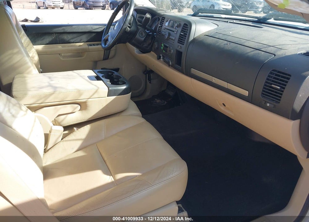2011 CHEVROLET SILVERADO 1500 LT VIN: 3GCPKSE3XBG186278