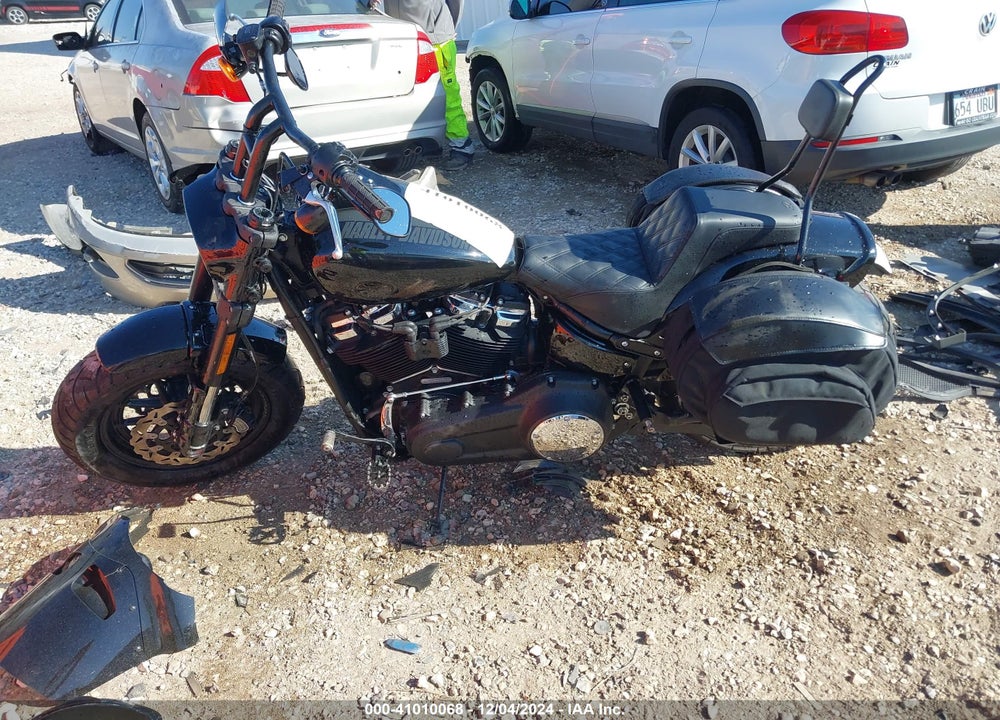 2018 HARLEY-DAVIDSON FXFB FAT BOB VIN: 1HD1YKJ15JC042923
