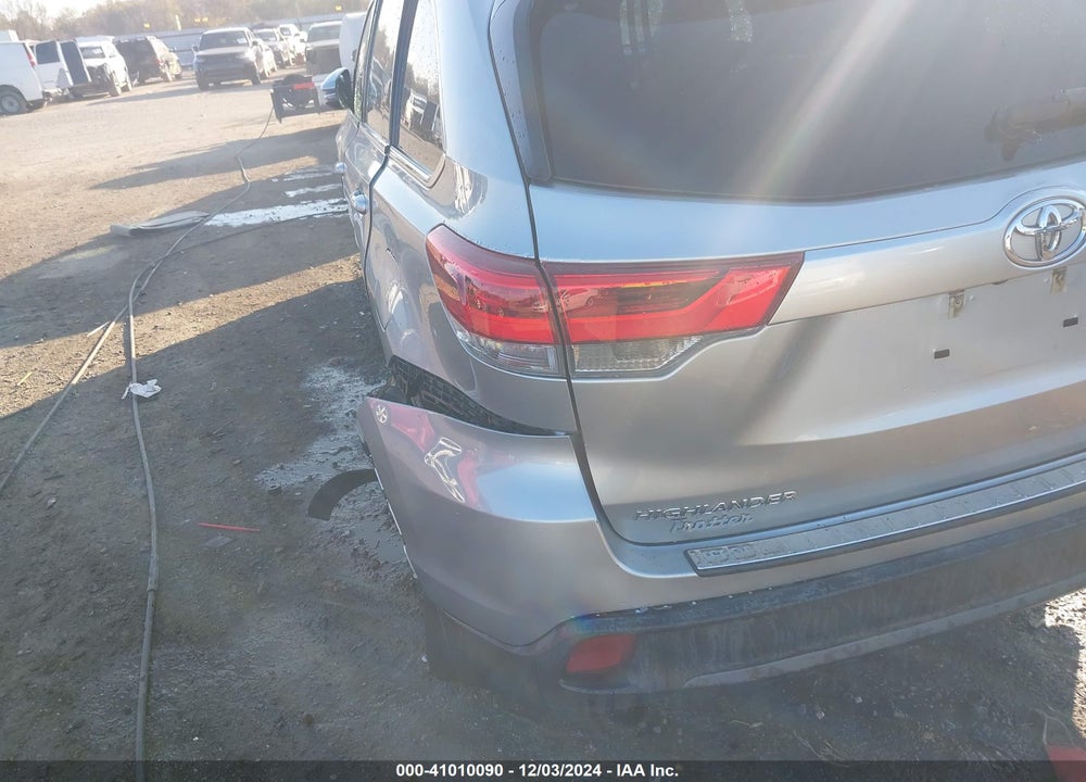 2019 TOYOTA HIGHLANDER XLE VIN: 5TDKZRFH7KS559173