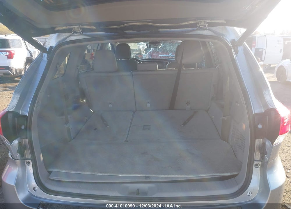 2019 TOYOTA HIGHLANDER XLE VIN: 5TDKZRFH7KS559173