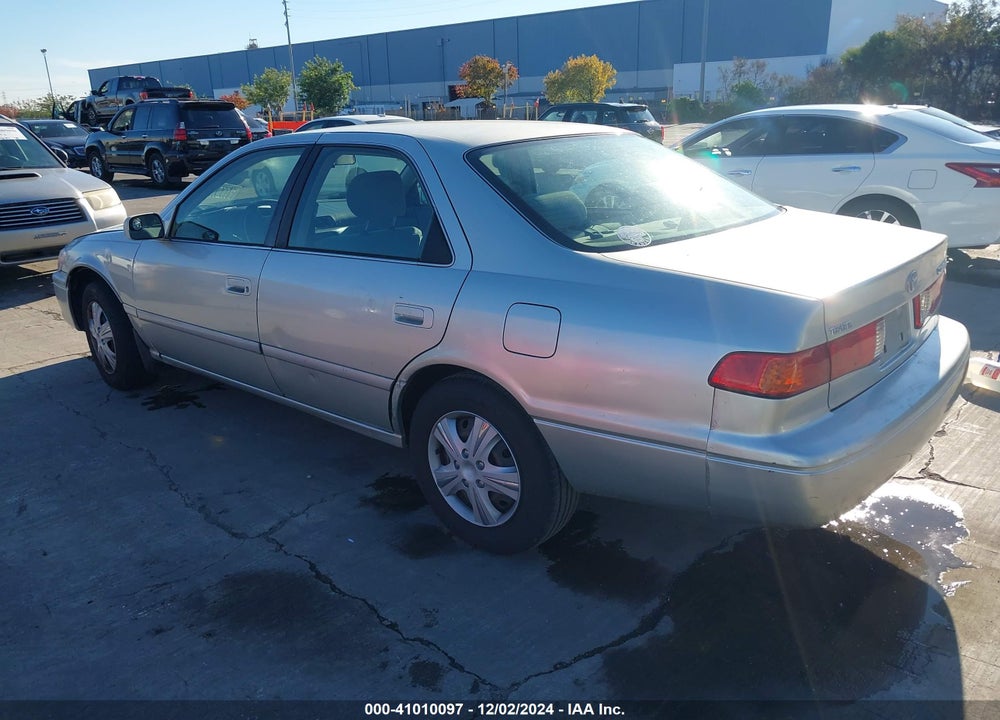 2001 TOYOTA CAMRY LE VIN: JT2BG22K110605735