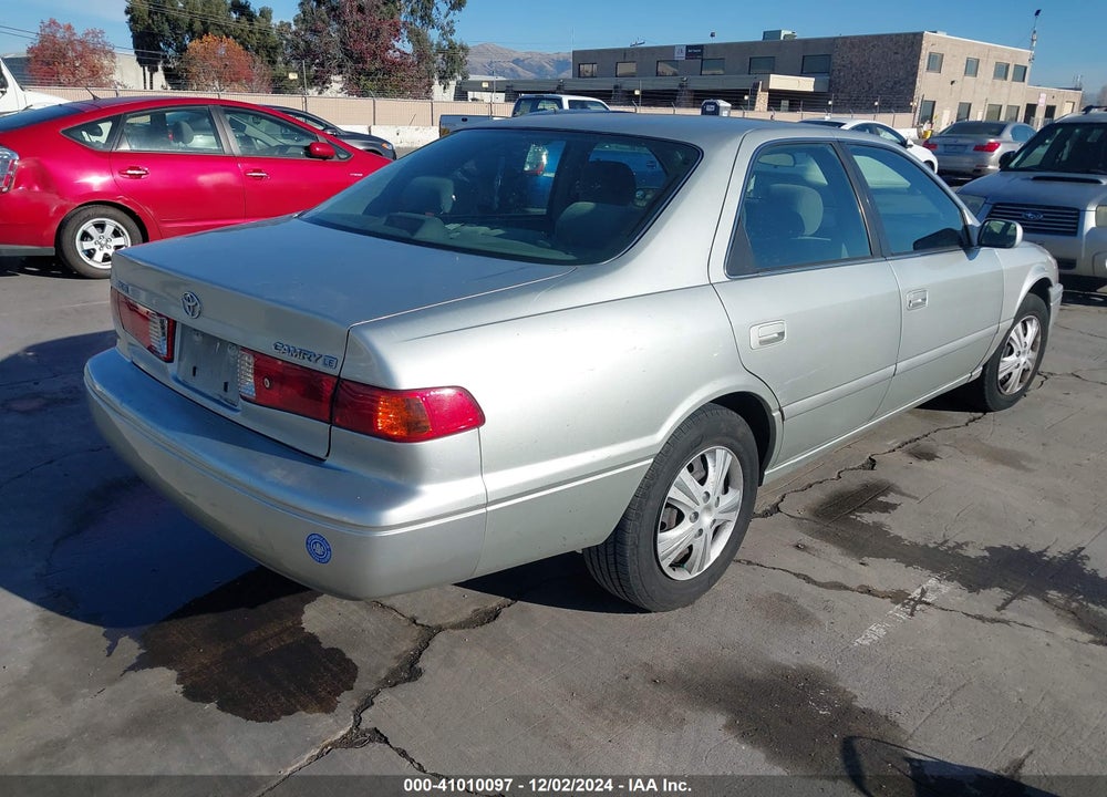 2001 TOYOTA CAMRY LE VIN: JT2BG22K110605735