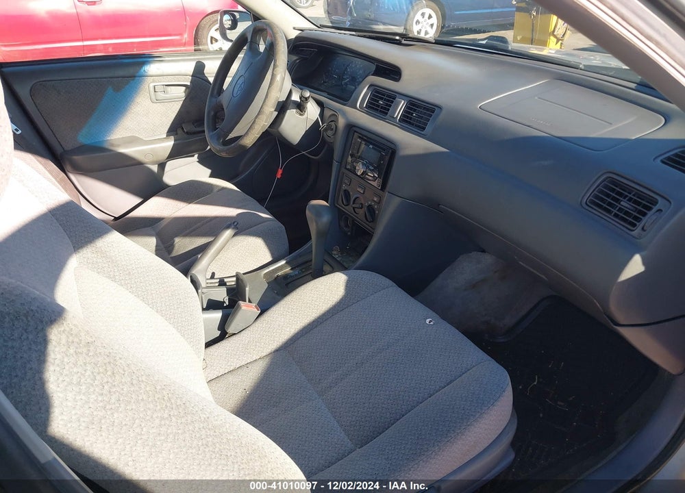 2001 TOYOTA CAMRY LE VIN: JT2BG22K110605735