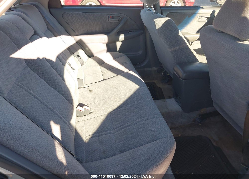 2001 TOYOTA CAMRY LE VIN: JT2BG22K110605735