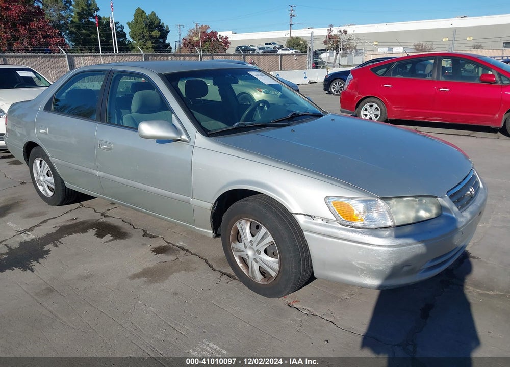 2001 TOYOTA CAMRY LE VIN: JT2BG22K110605735