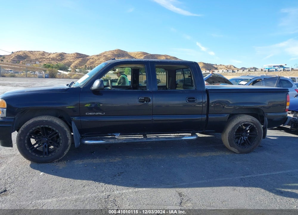 2005 GMC SIERRA 1500 DENALI VIN: 2GTEK63N651372738