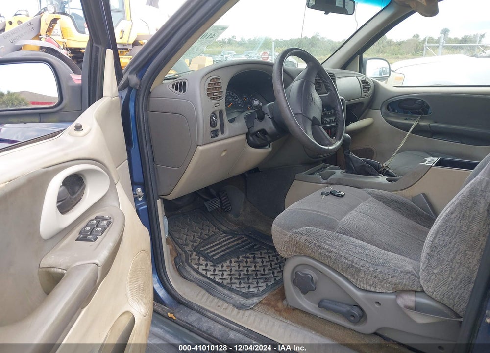 2003 CHEVROLET TRAILBLAZER LS VIN: 1GNDS13S932303017