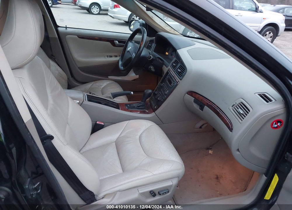 2008 VOLVO S60 2.5T VIN: YV1RH592582688332