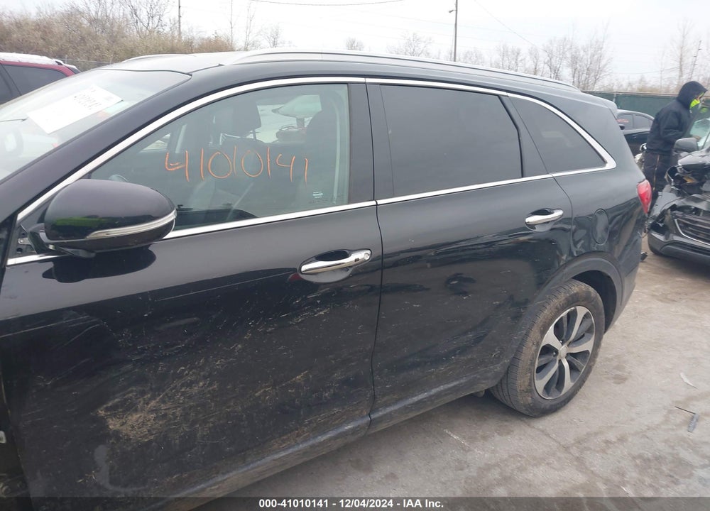 2017 KIA SORENTO 3.3L EX VIN: 5XYPH4A50HG319462
