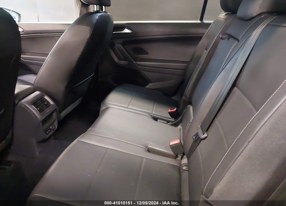 2018 VOLKSWAGEN TIGUAN 2.0T SE/2.0T SEL VIN: 3VV2B7AX1JM113625
