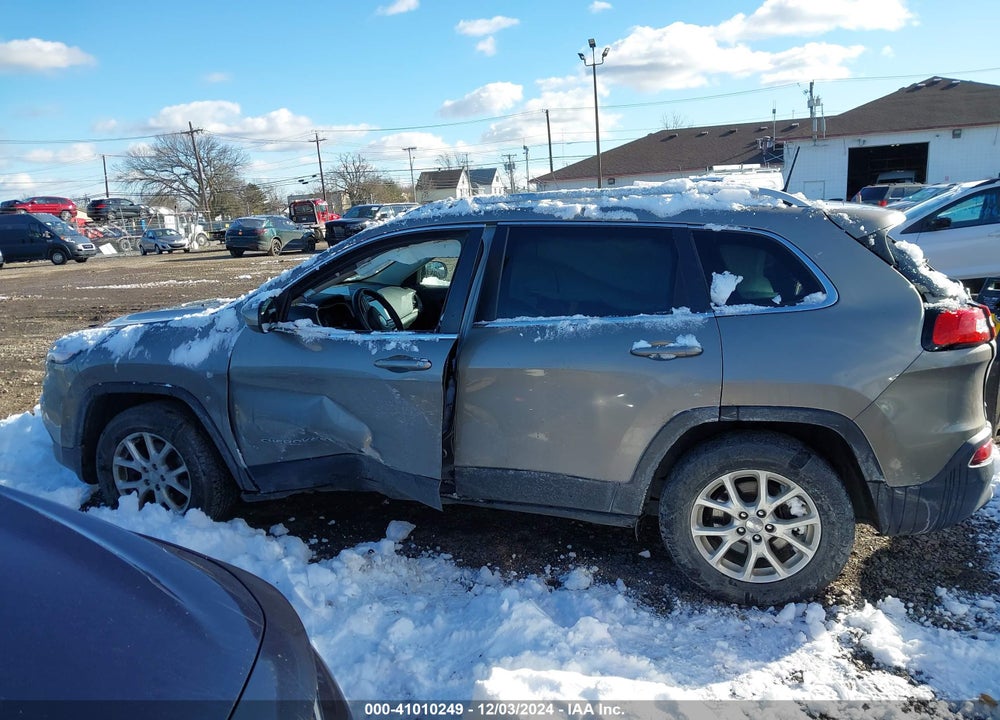 2017 JEEP CHEROKEE LATITUDE 4X4 VIN: 1C4PJMCB1HW589830