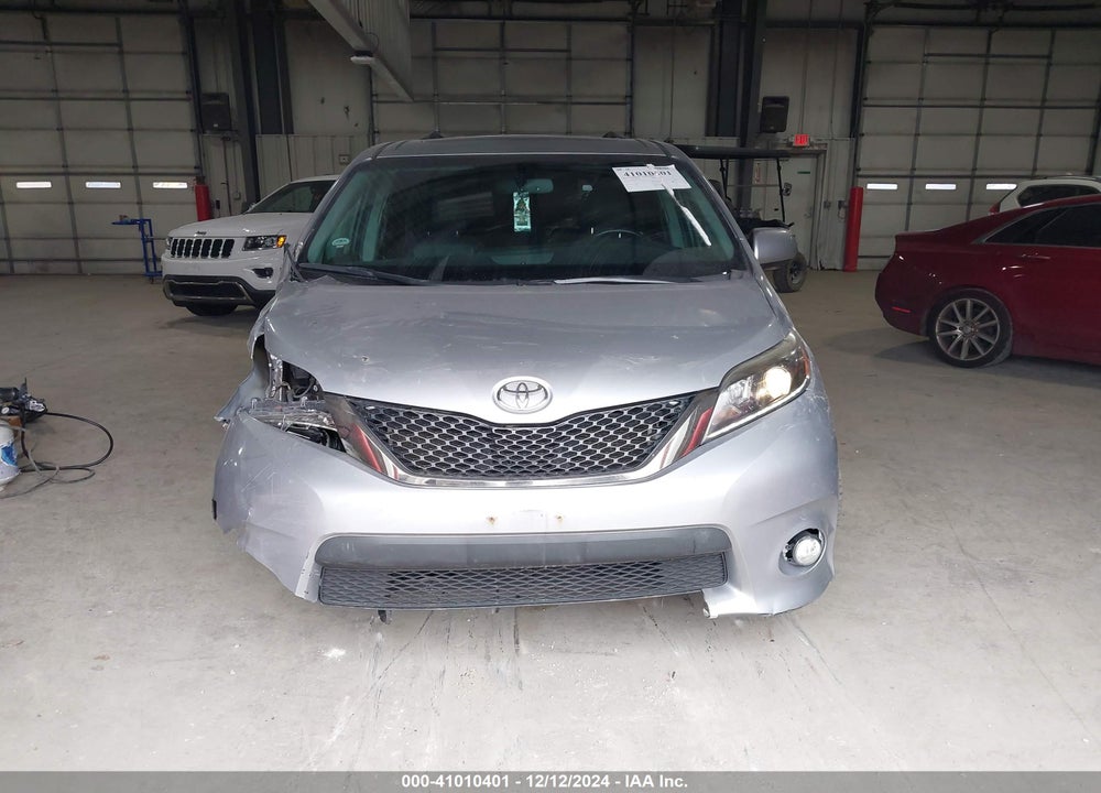2017 TOYOTA SIENNA SE VIN: 5TDXZ3DC9HS885348