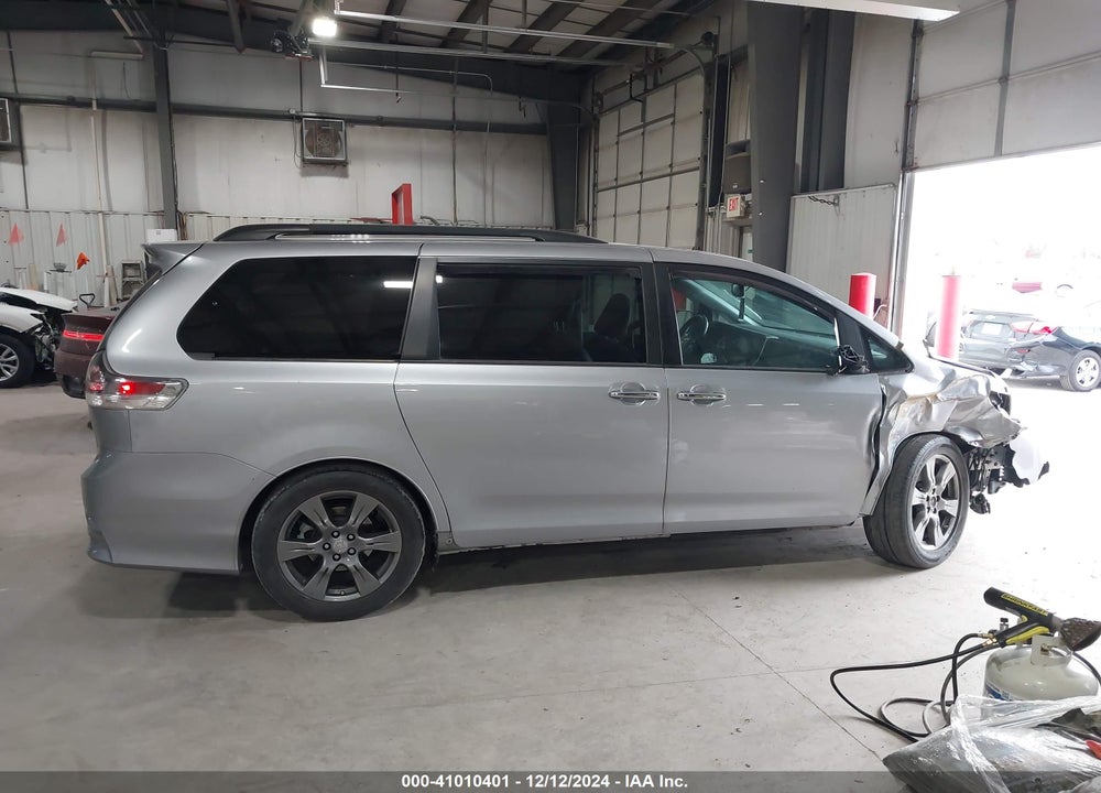 2017 TOYOTA SIENNA SE VIN: 5TDXZ3DC9HS885348