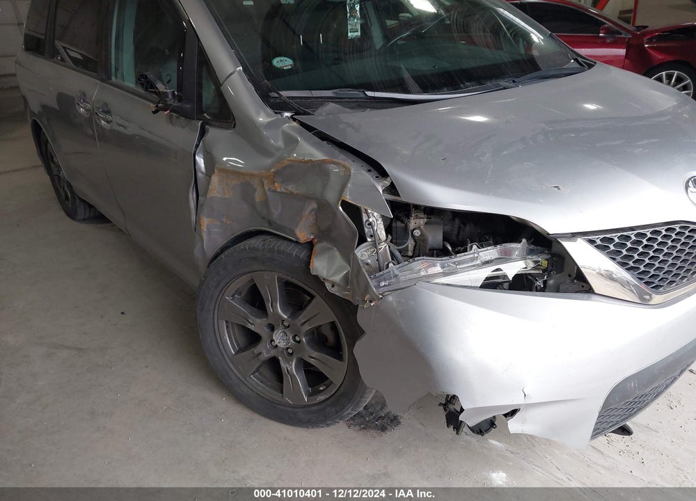 2017 TOYOTA SIENNA SE VIN: 5TDXZ3DC9HS885348