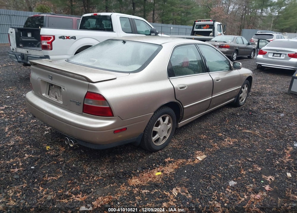 1995 HONDA ACCORD EX VIN: 1HGCD5651SA027398