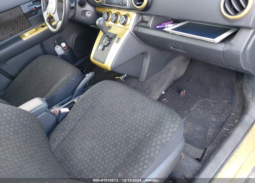 2008 SCION XB VIN: JTLKE50E481058772