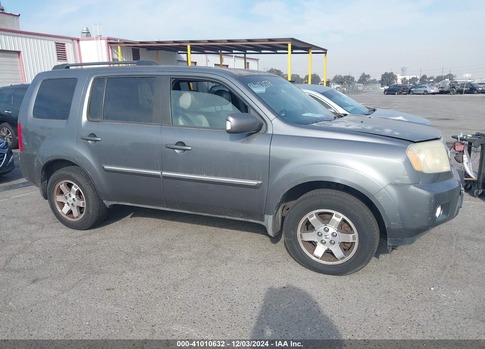 2010 HONDA PILOT TOURING VIN: 5FNYF3H93AB008974