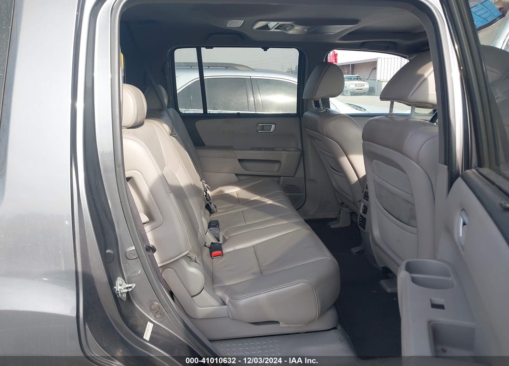 2010 HONDA PILOT TOURING VIN: 5FNYF3H93AB008974