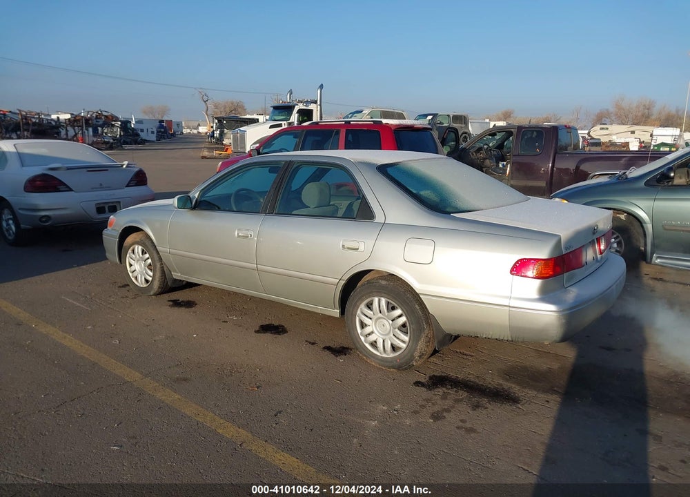 2000 TOYOTA CAMRY LE VIN: JT2BG22K5Y0471127