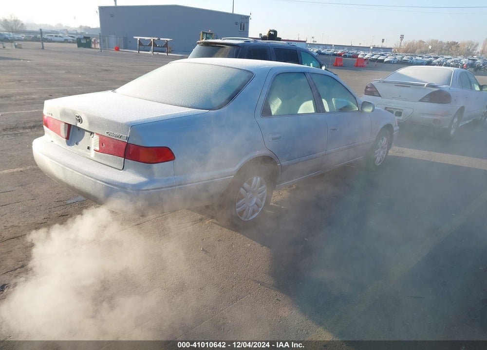 2000 TOYOTA CAMRY LE VIN: JT2BG22K5Y0471127