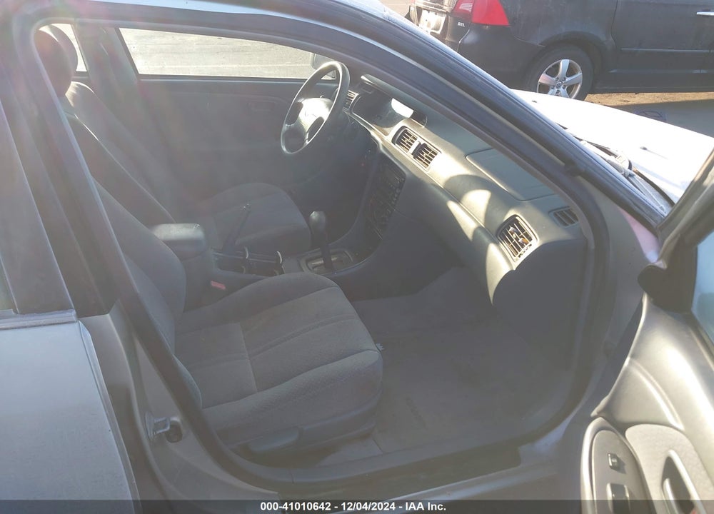 2000 TOYOTA CAMRY LE VIN: JT2BG22K5Y0471127