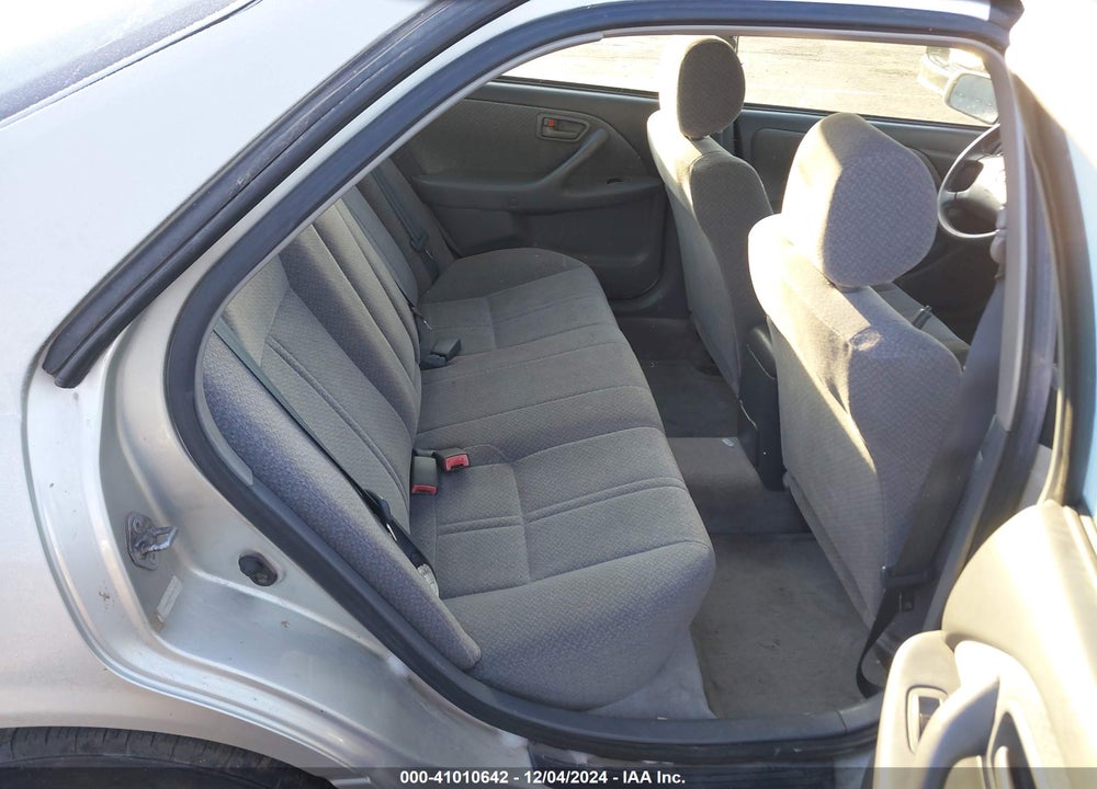 2000 TOYOTA CAMRY LE VIN: JT2BG22K5Y0471127