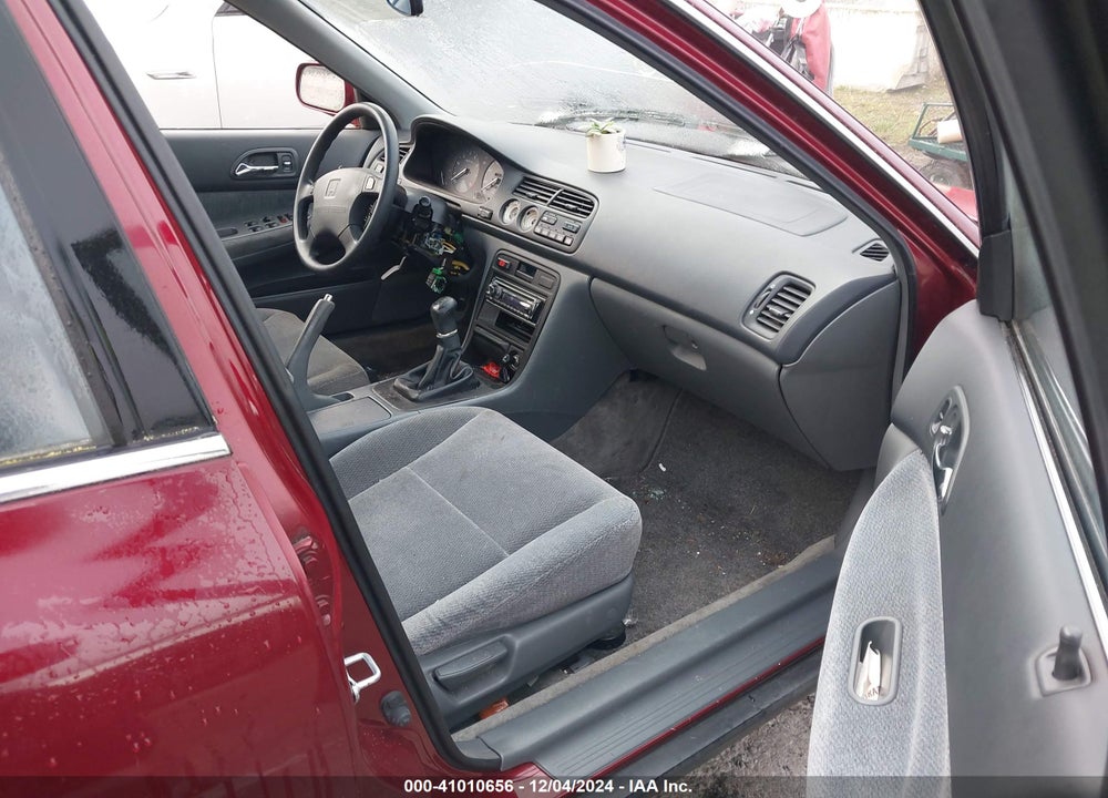 1996 HONDA ACCORD LX/EX VIN: 1HGCD553XTA121555