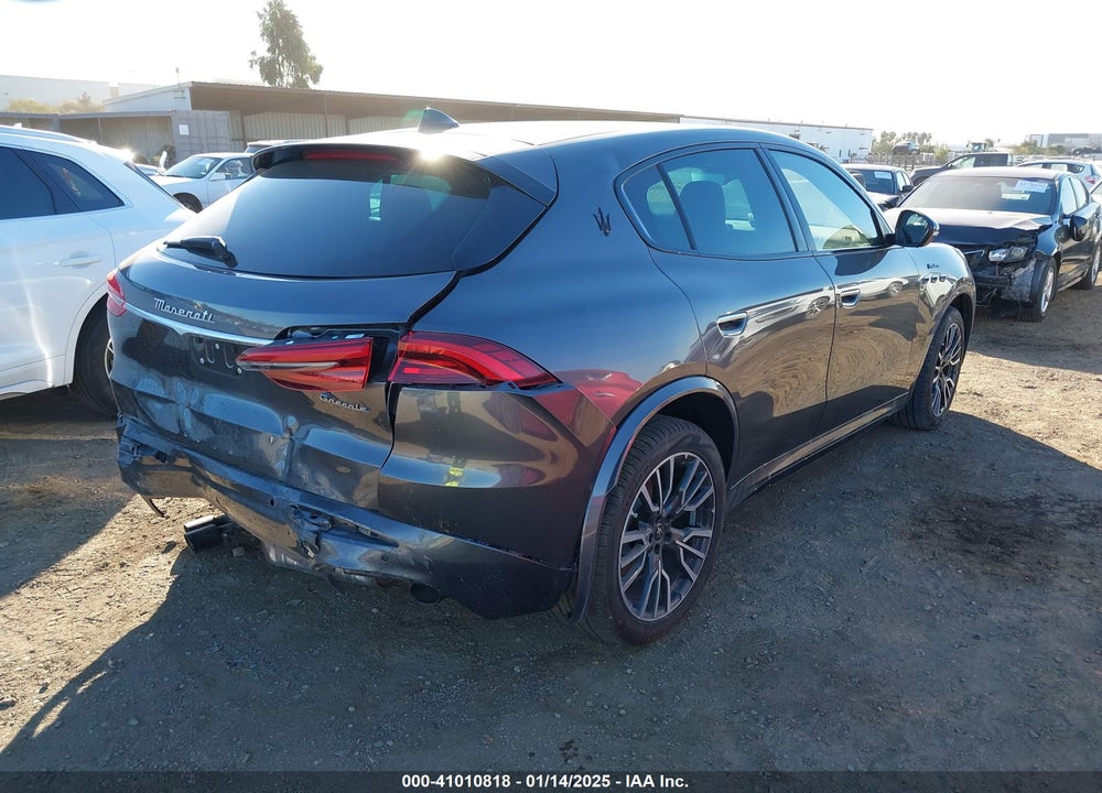 2023 MASERATI GRECALE MODENA VIN: ZN682AVMXP7427250