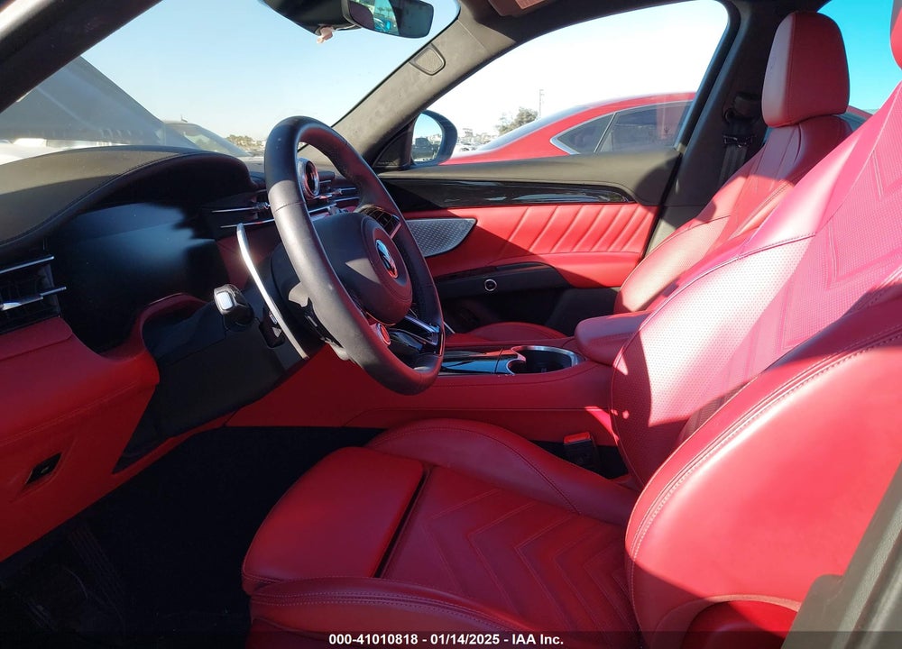 2023 MASERATI GRECALE MODENA VIN: ZN682AVMXP7427250