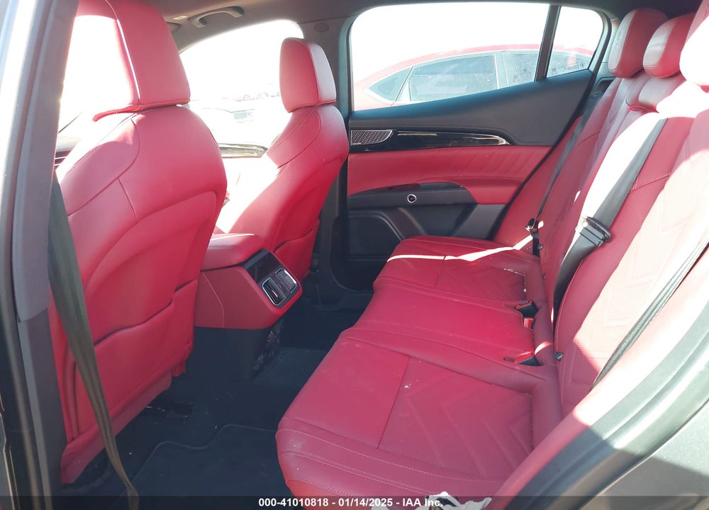 2023 MASERATI GRECALE MODENA VIN: ZN682AVMXP7427250