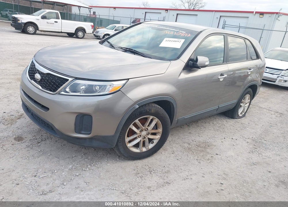 2014 KIA SORENTO LX VIN: 5XYKT3A62EG473260