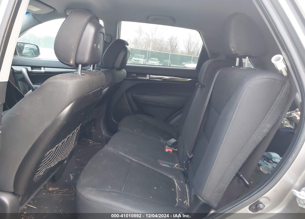 2014 KIA SORENTO LX VIN: 5XYKT3A62EG473260