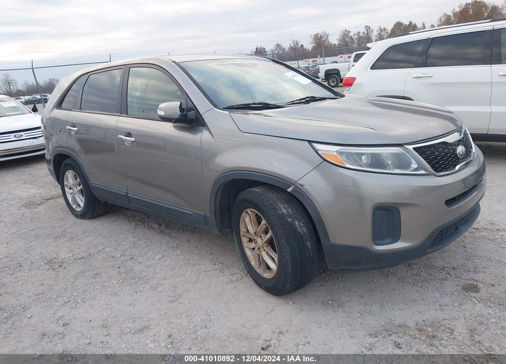 2014 KIA SORENTO LX VIN: 5XYKT3A62EG473260