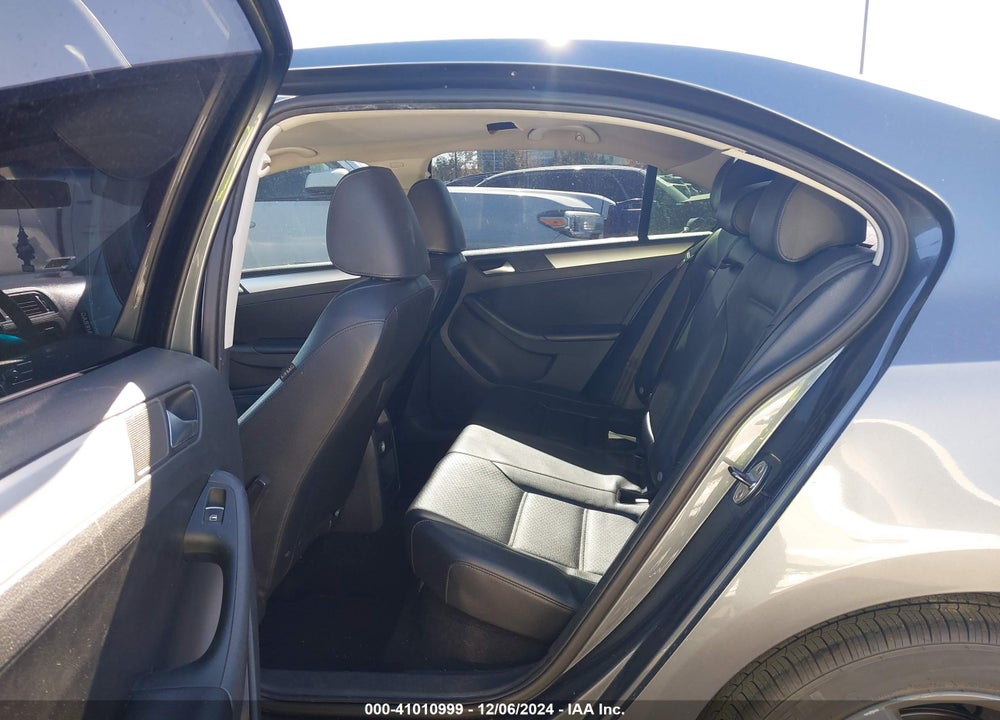2013 VOLKSWAGEN JETTA 2.5L SE VIN: 3VWDP7AJ8DM411613