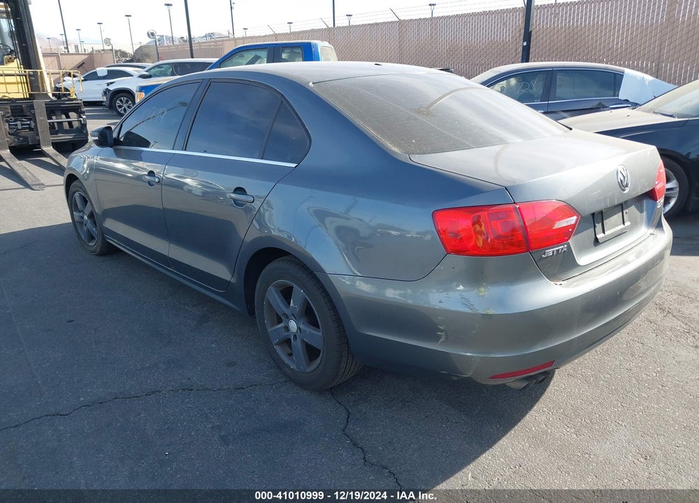 2013 VOLKSWAGEN JETTA 2.5L SE VIN: 3VWDP7AJ8DM411613