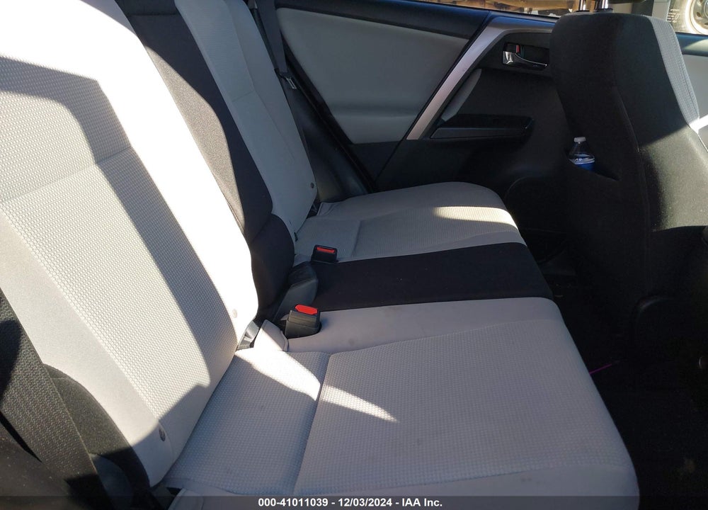 2017 TOYOTA RAV4 XLE VIN: JTMWFREV6HJ128279