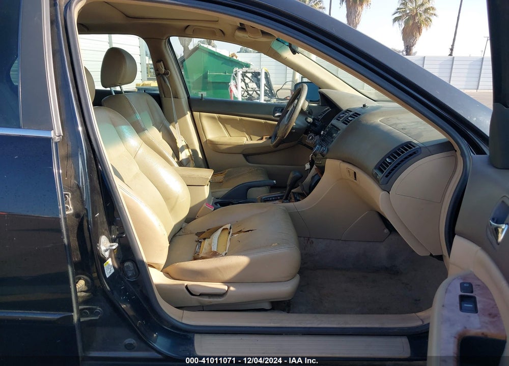 2004 HONDA ACCORD 2.4 EX VIN: JHMCM56854C025510