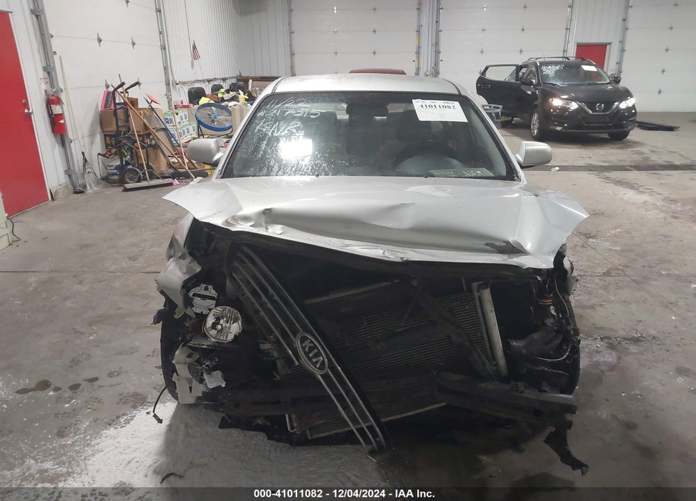 2008 KIA OPTIMA VIN: KNAGE123985217099